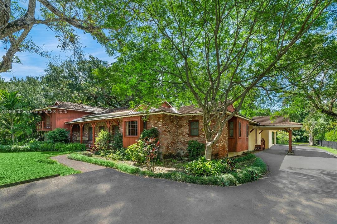 最近售出: $7,000,000 (3 贝兹, 3 浴室, 4048 平方英尺)