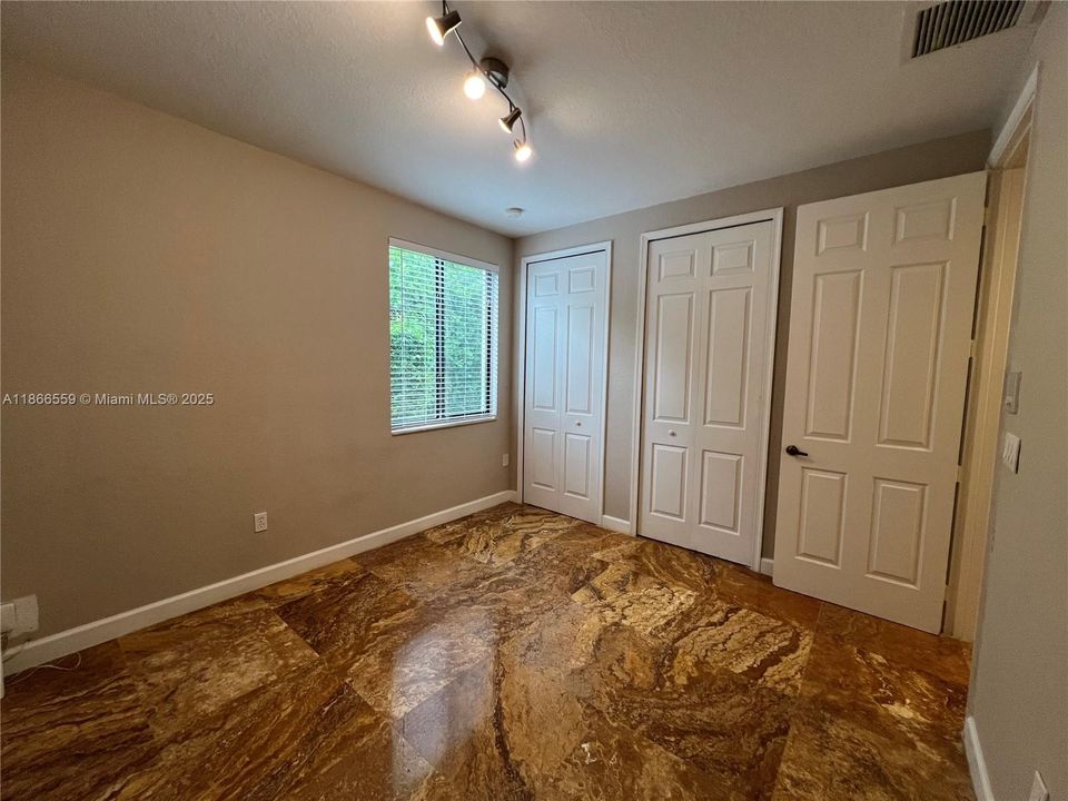 Под контрактом: $5,200 (5 спален, 4 ванн, 3945 Квадратных фут)