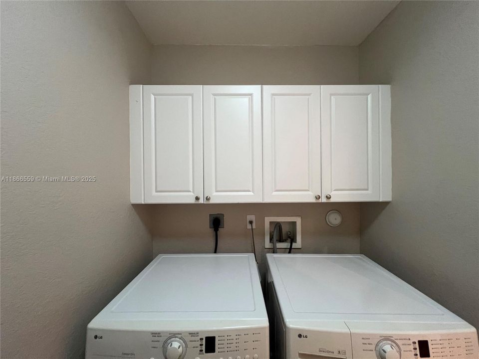 Под контрактом: $5,200 (5 спален, 4 ванн, 3945 Квадратных фут)