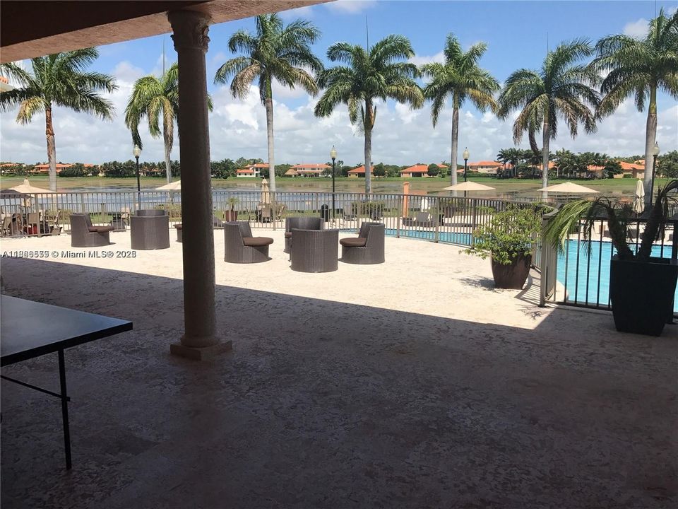 Под контрактом: $5,200 (5 спален, 4 ванн, 3945 Квадратных фут)