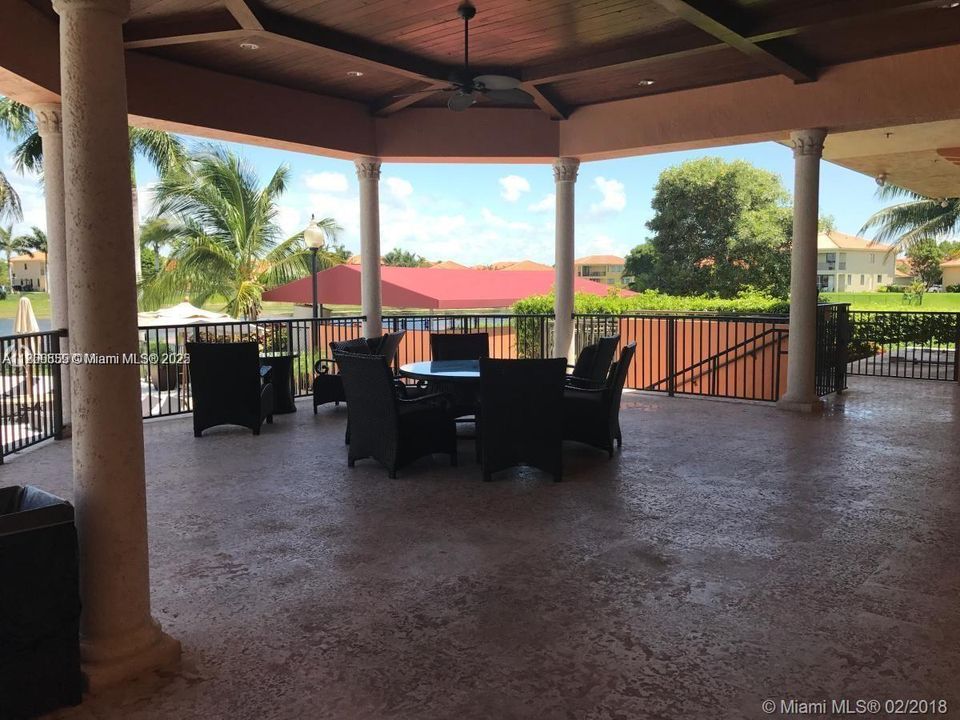 Под контрактом: $5,200 (5 спален, 4 ванн, 3945 Квадратных фут)