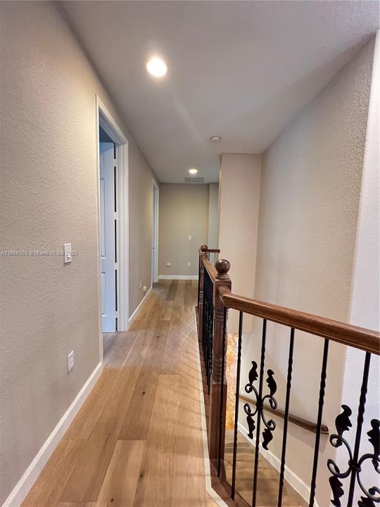 Под контрактом: $5,200 (5 спален, 4 ванн, 3945 Квадратных фут)