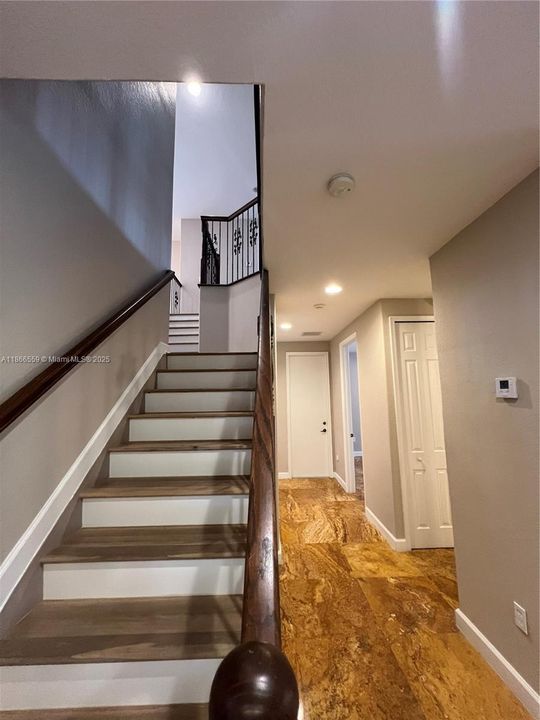 Под контрактом: $5,200 (5 спален, 4 ванн, 3945 Квадратных фут)