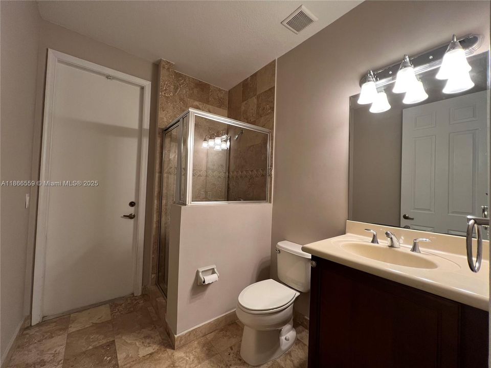 Под контрактом: $5,200 (5 спален, 4 ванн, 3945 Квадратных фут)