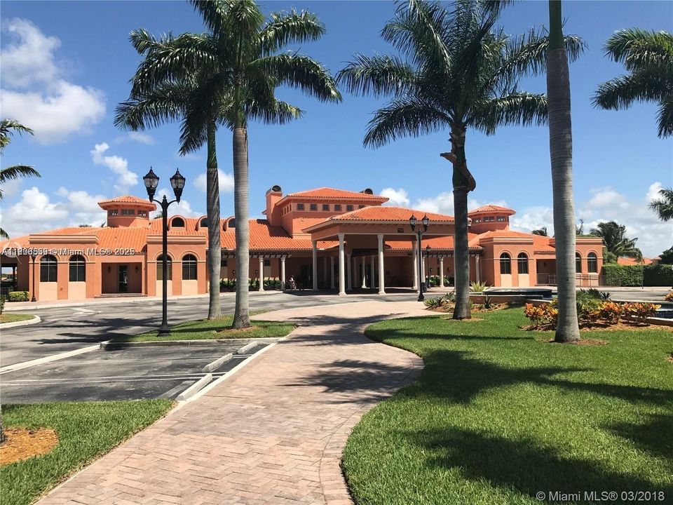 Под контрактом: $5,200 (5 спален, 4 ванн, 3945 Квадратных фут)