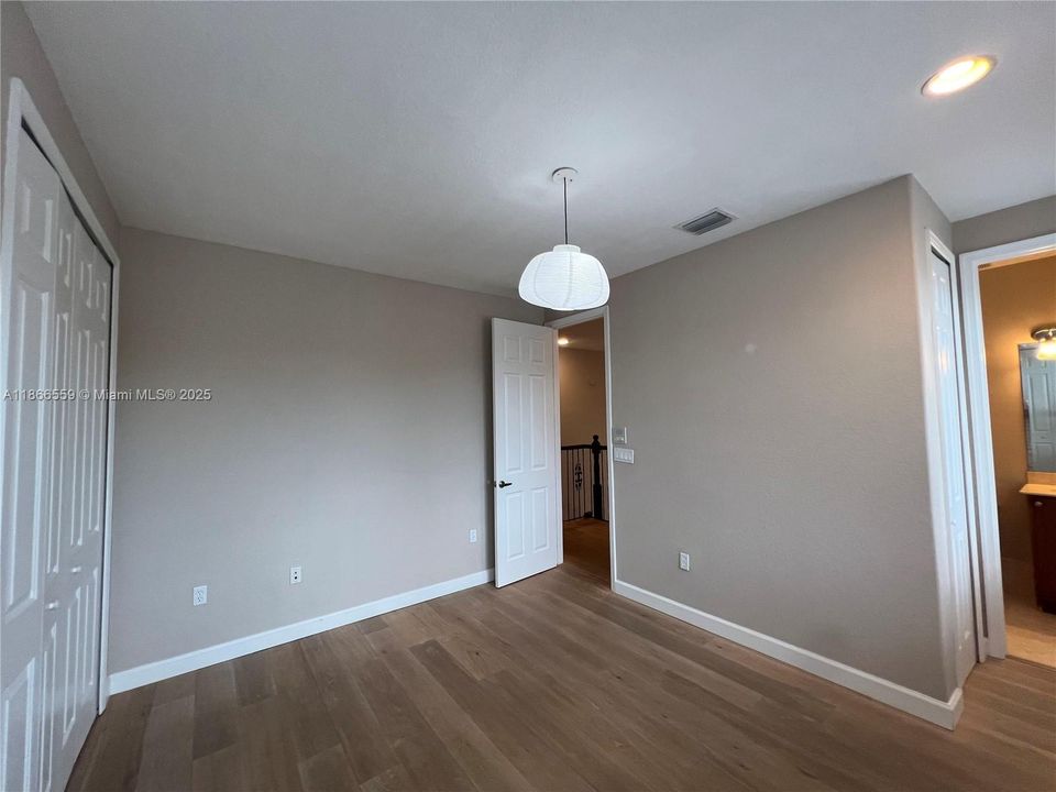 Под контрактом: $5,200 (5 спален, 4 ванн, 3945 Квадратных фут)