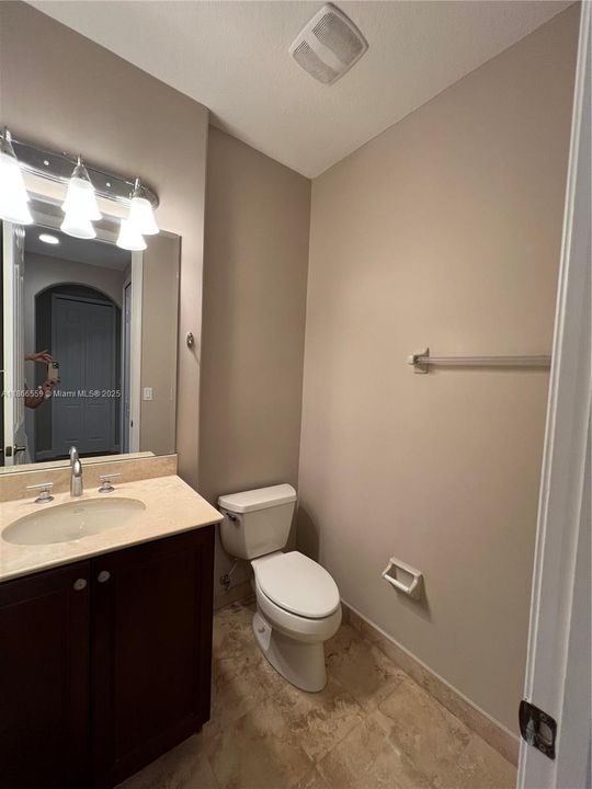 Под контрактом: $5,200 (5 спален, 4 ванн, 3945 Квадратных фут)