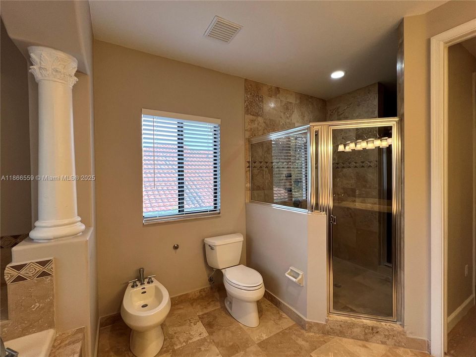 Под контрактом: $5,200 (5 спален, 4 ванн, 3945 Квадратных фут)