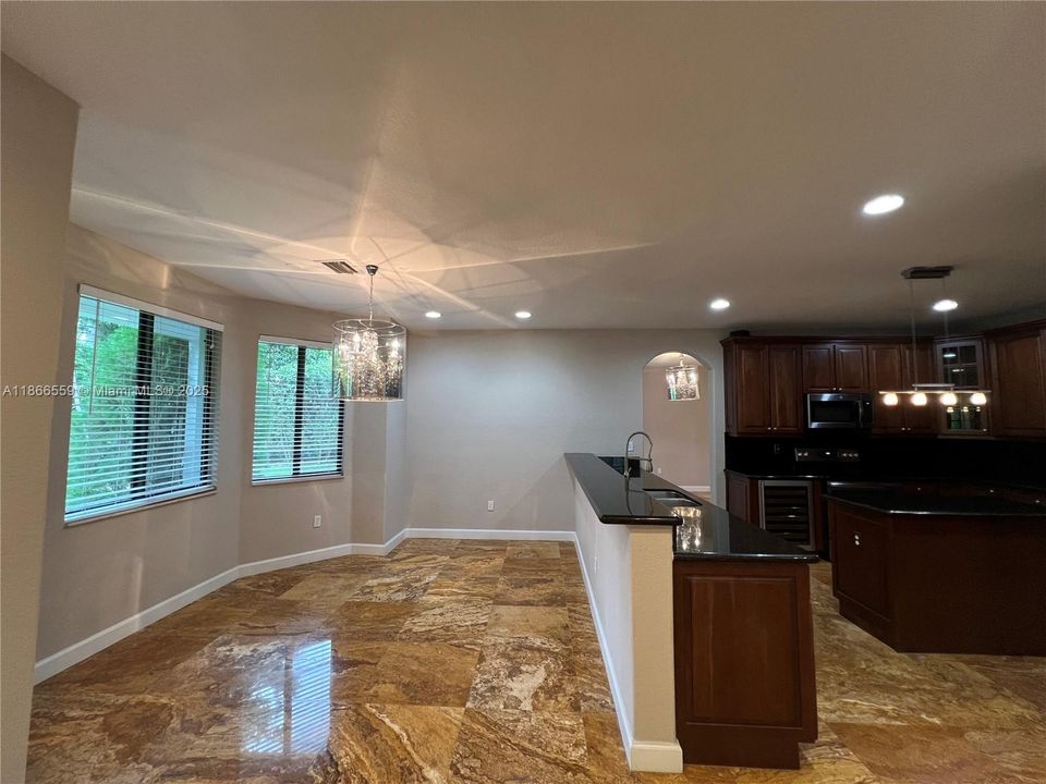 Под контрактом: $5,200 (5 спален, 4 ванн, 3945 Квадратных фут)