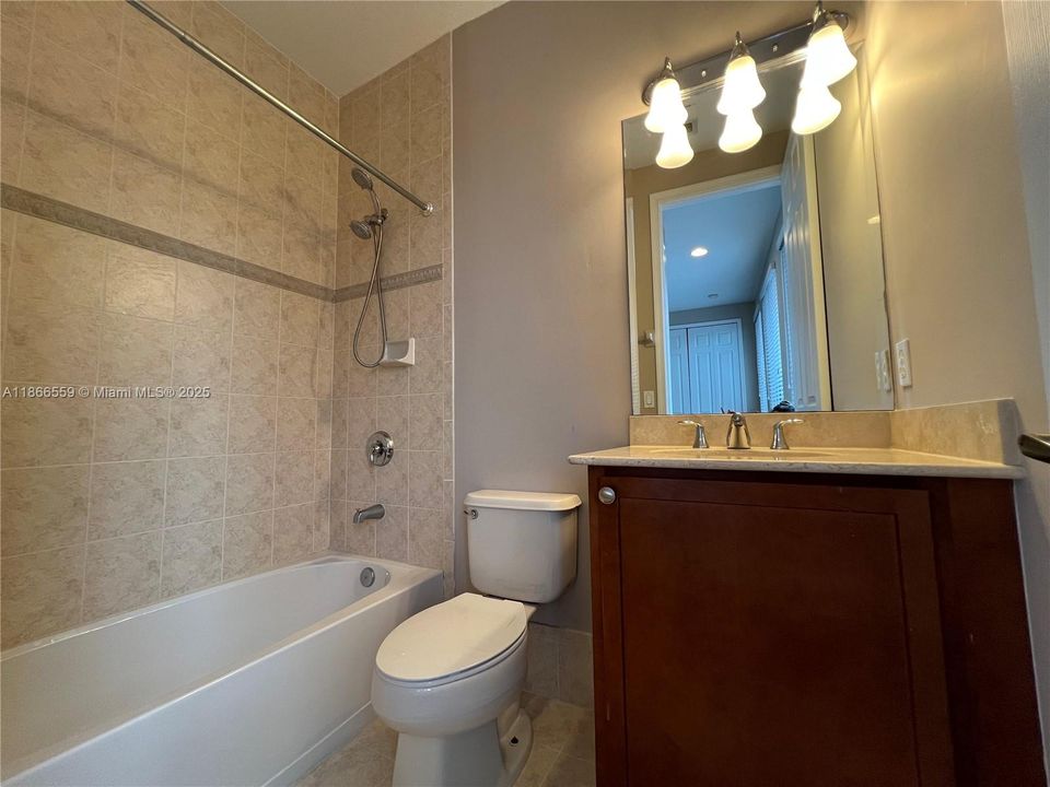 Под контрактом: $5,200 (5 спален, 4 ванн, 3945 Квадратных фут)