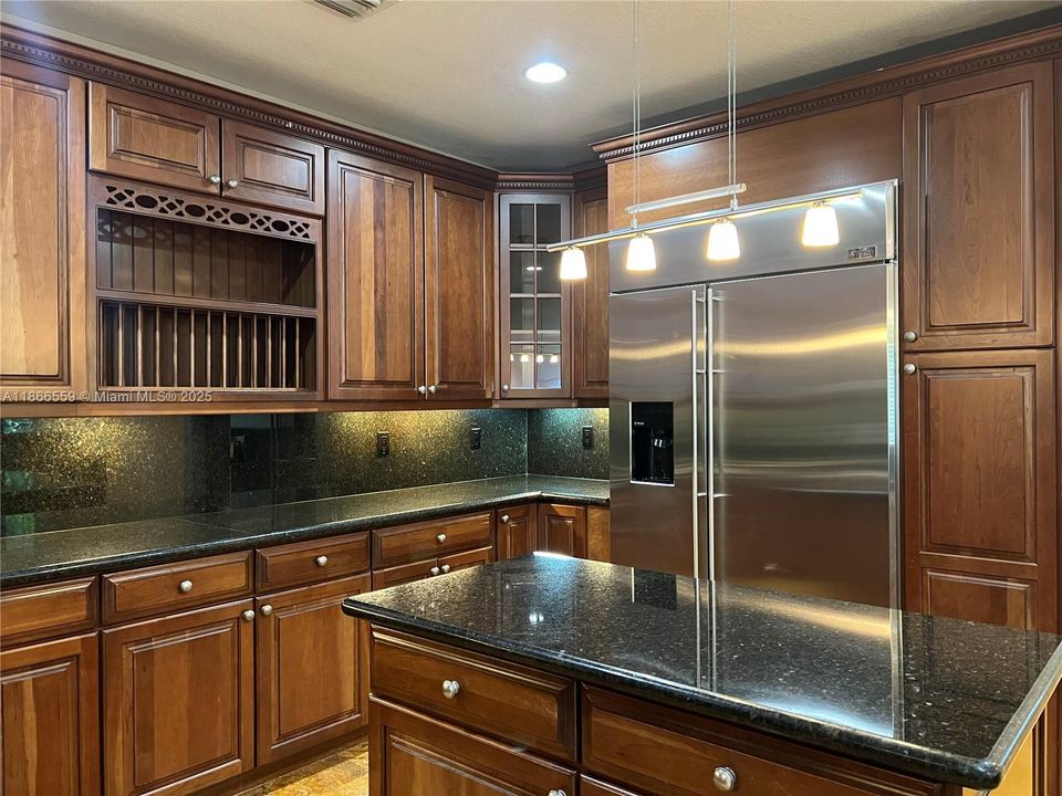 Под контрактом: $5,200 (5 спален, 4 ванн, 3945 Квадратных фут)