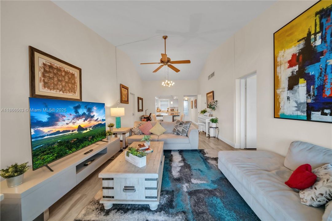 В аренду: $1,800 (2 спален, 2 ванн, 1117 Квадратных фут)