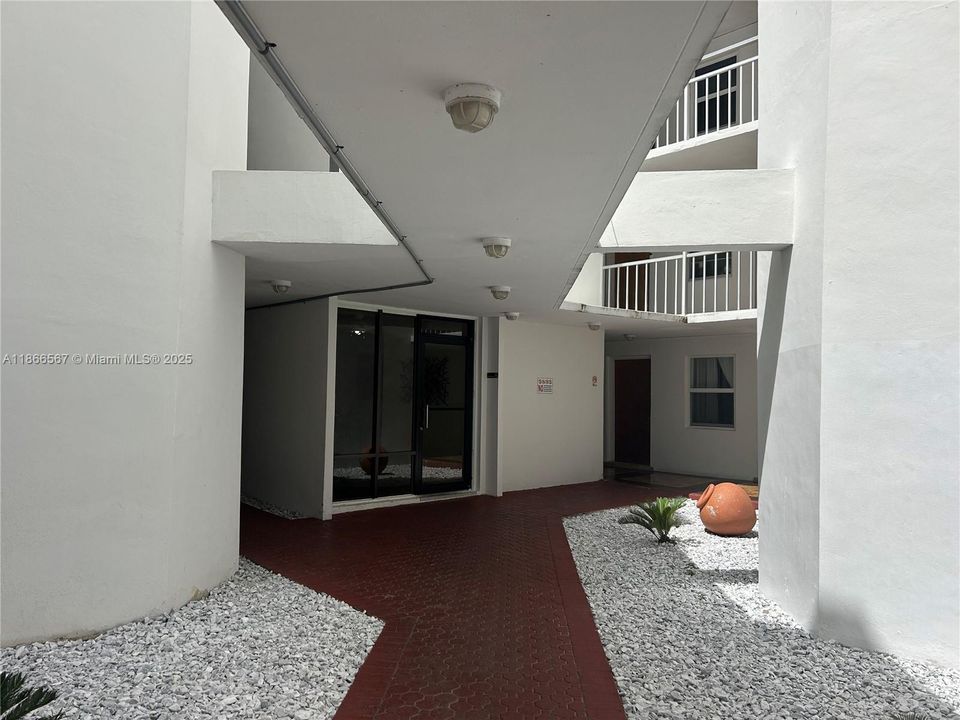 На продажу: $300,000 (1 спален, 1 ванн, 840 Квадратных фут)