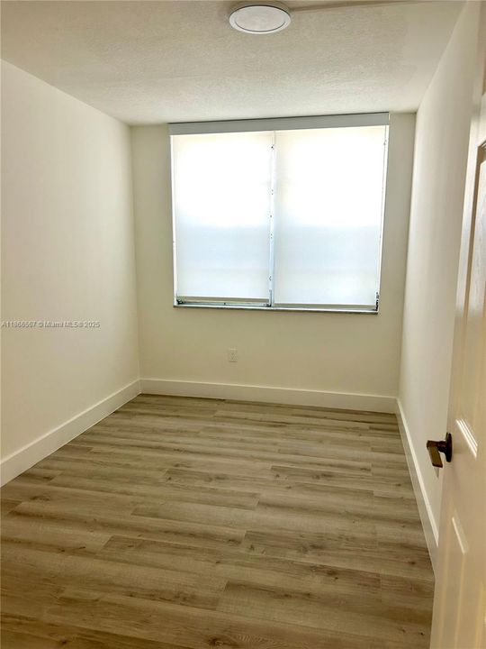 На продажу: $300,000 (1 спален, 1 ванн, 840 Квадратных фут)