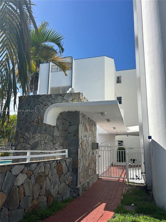 На продажу: $300,000 (1 спален, 1 ванн, 840 Квадратных фут)