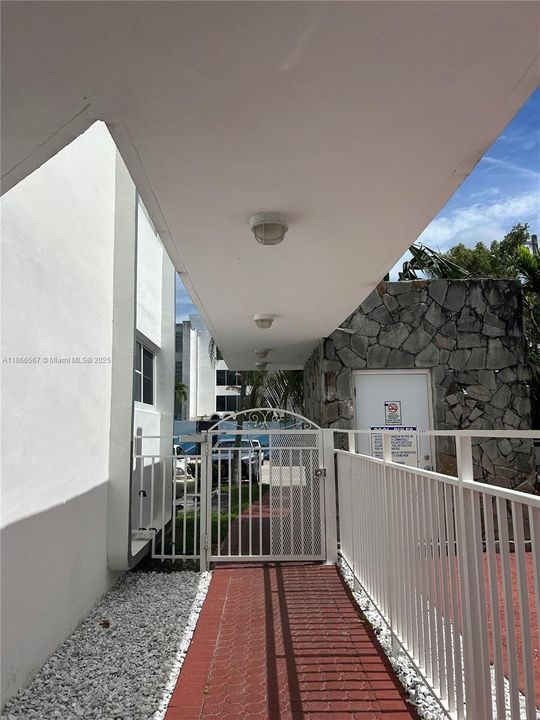 На продажу: $300,000 (1 спален, 1 ванн, 840 Квадратных фут)