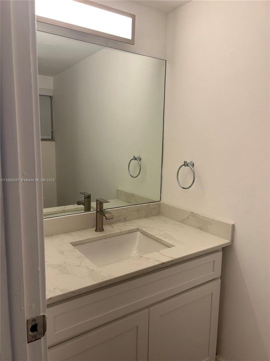 На продажу: $300,000 (1 спален, 1 ванн, 840 Квадратных фут)