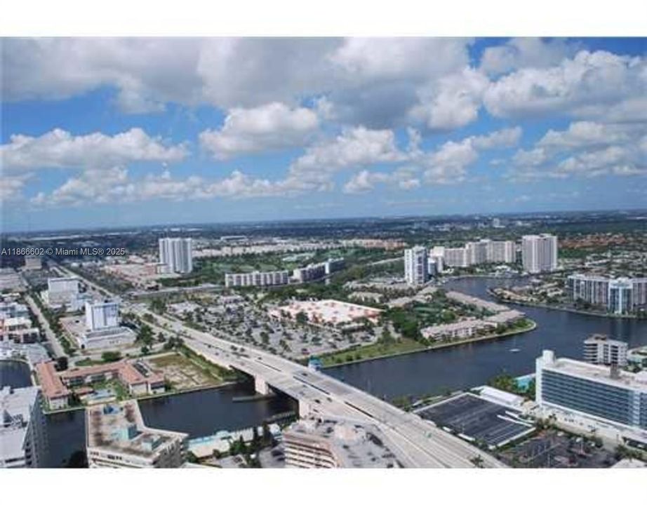 待售: $675,000 (1 贝兹, 1 浴室, 871 平方英尺)