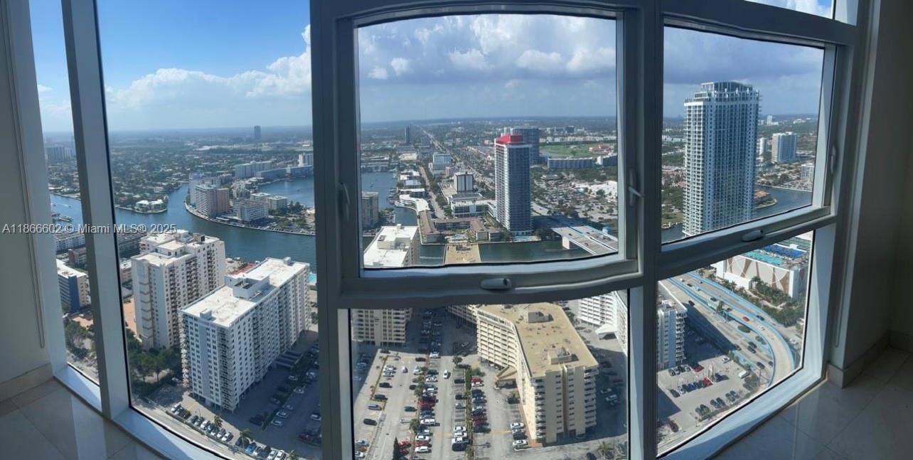 待售: $675,000 (1 贝兹, 1 浴室, 871 平方英尺)