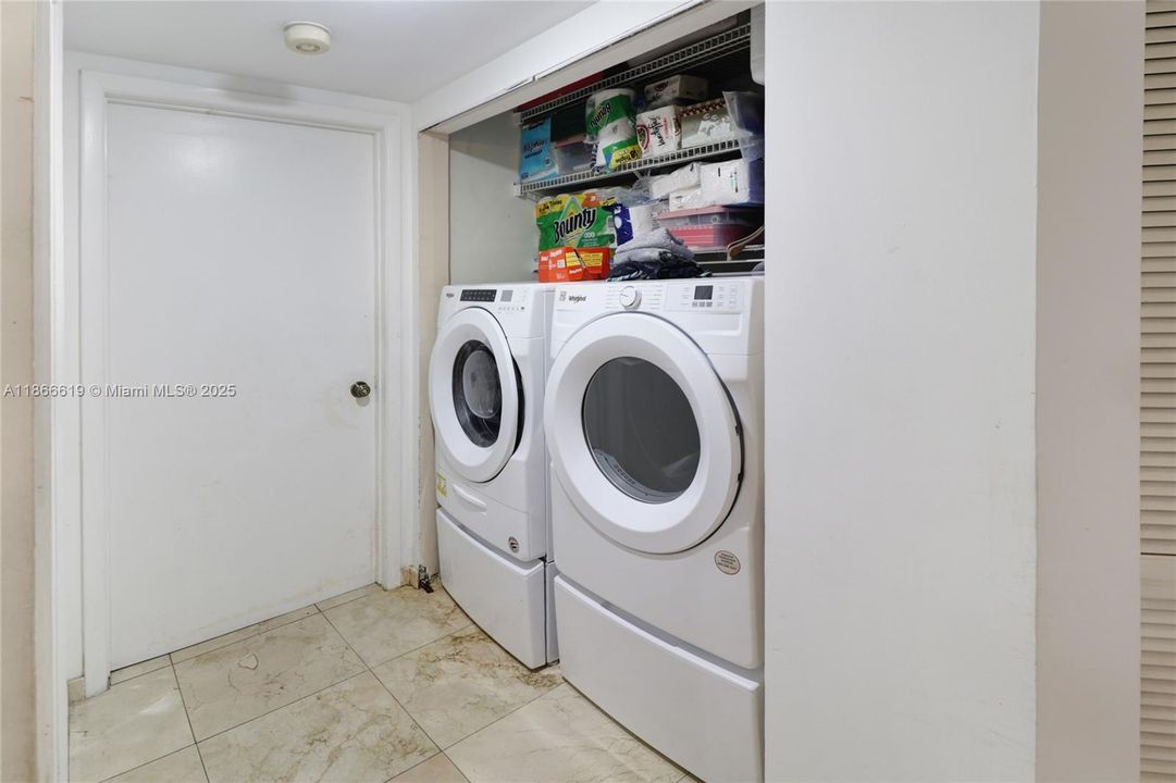 For Sale: $1,450,000 (3 beds, 2 baths, 2050 Square Feet)