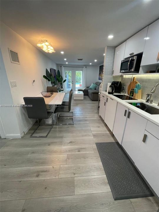 出租: $2,500 (1 贝兹, 1 浴室, 1000 平方英尺)