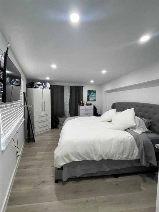 出租: $2,500 (1 贝兹, 1 浴室, 1000 平方英尺)