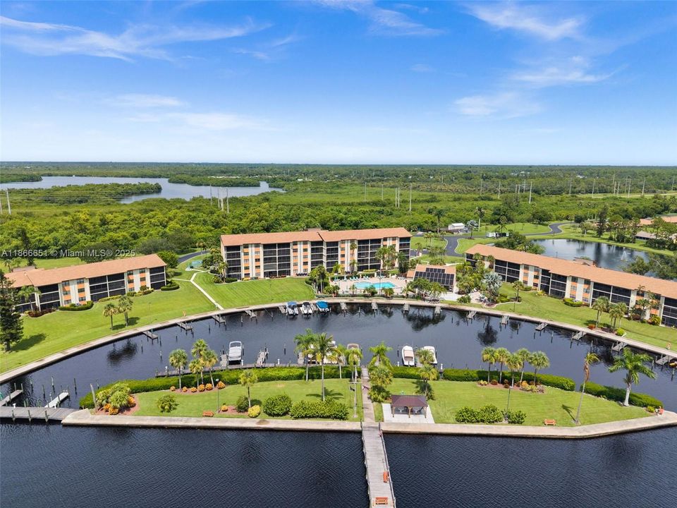 Stroll to the Island