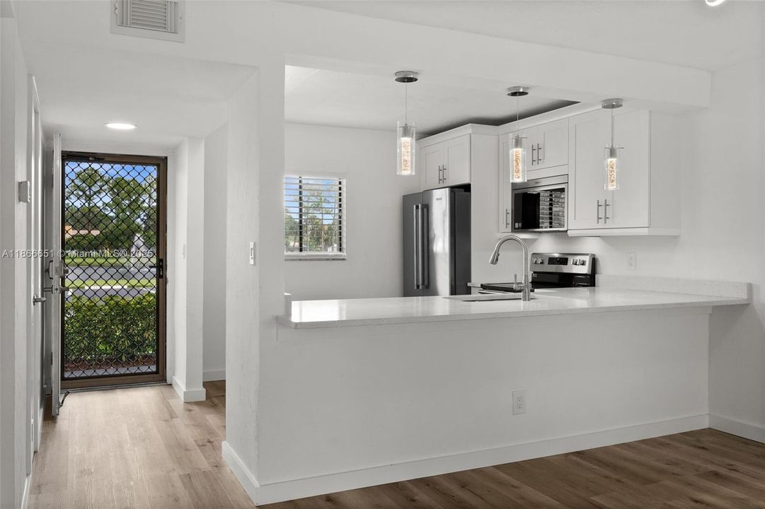 All your guests fit at the breakfast bar