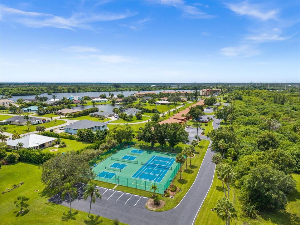 Tennis / Pickleball Courts