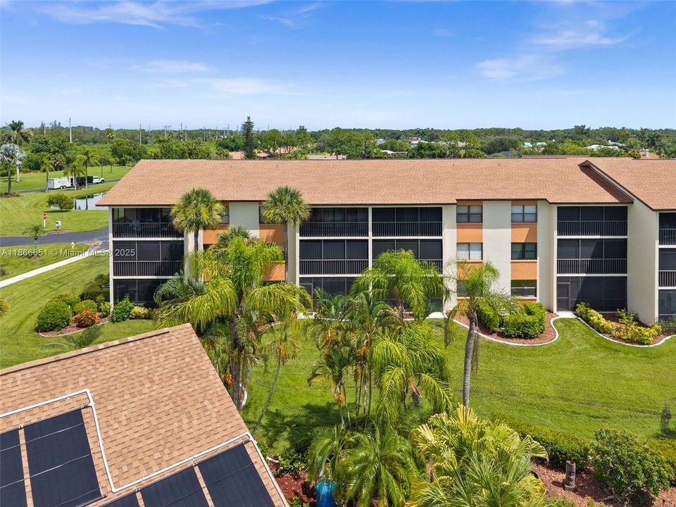 Back of 16150 Bay Pointe Blvd #107