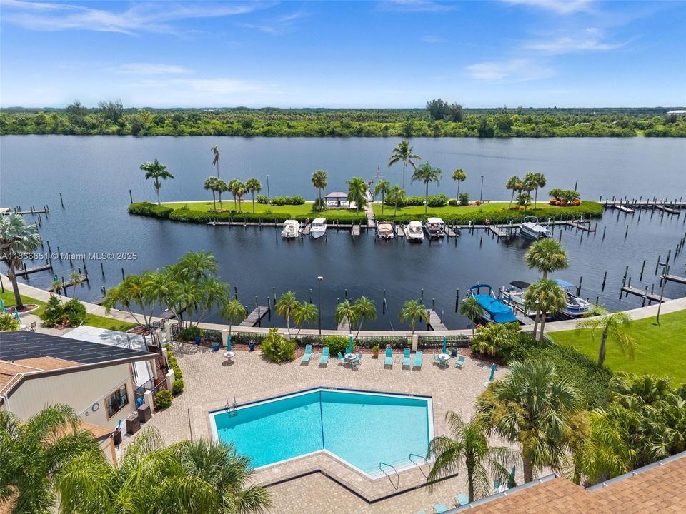 Spectacular Direct Gulf Access Location