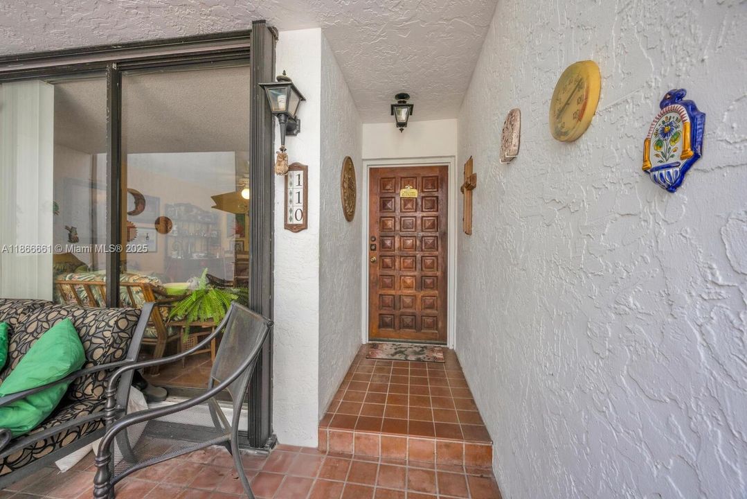 For Sale: $1,149,000 (2 beds, 2 baths, 1404 Square Feet)