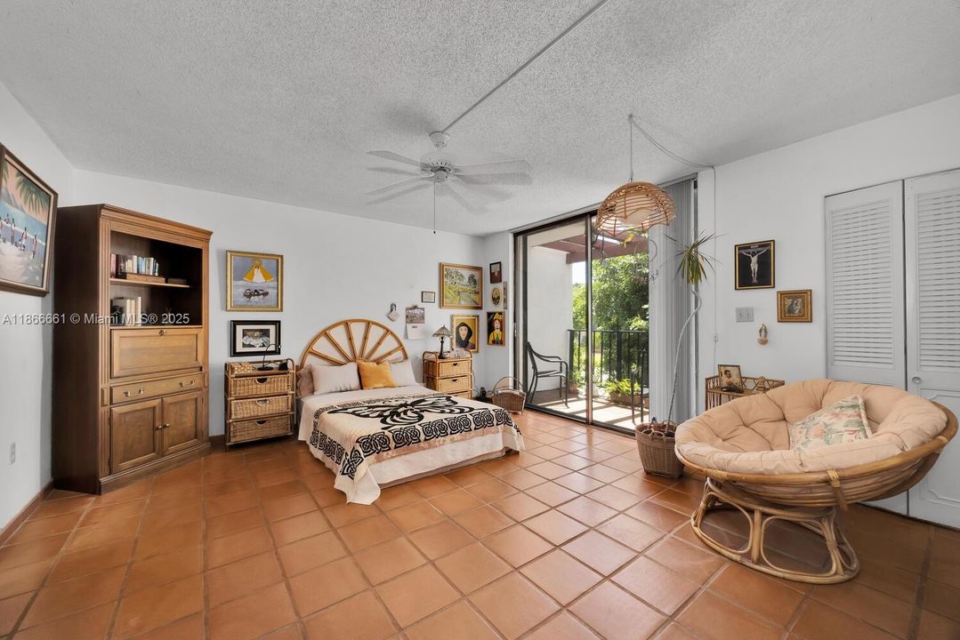 For Sale: $1,149,000 (2 beds, 2 baths, 1404 Square Feet)