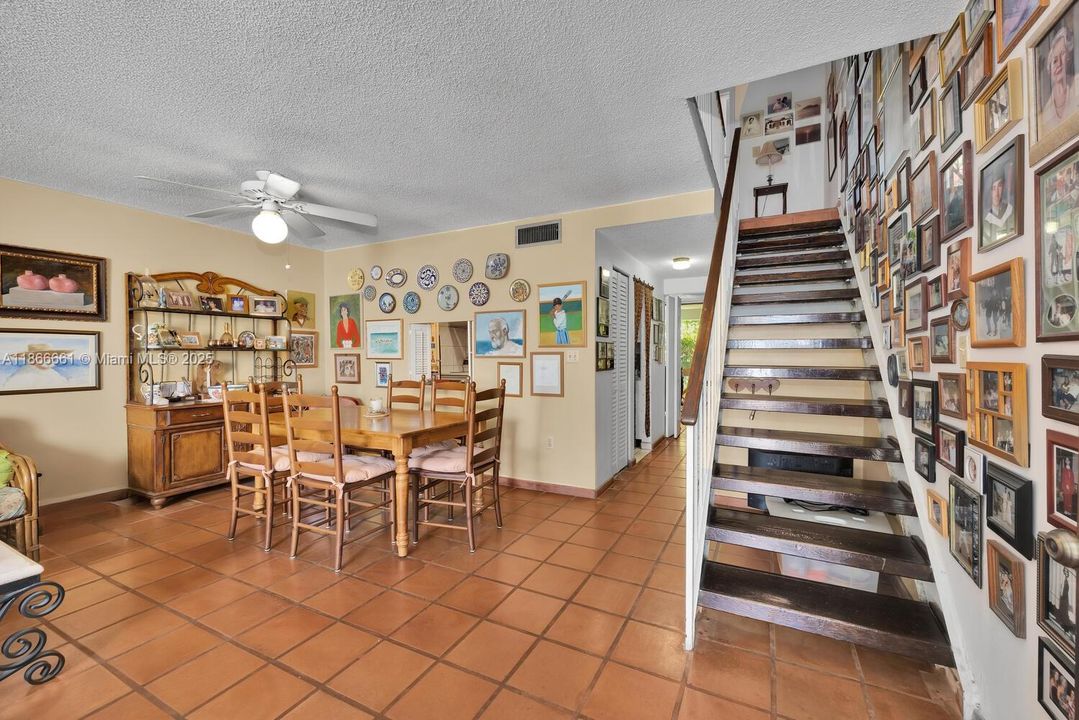 For Sale: $1,149,000 (2 beds, 2 baths, 1404 Square Feet)