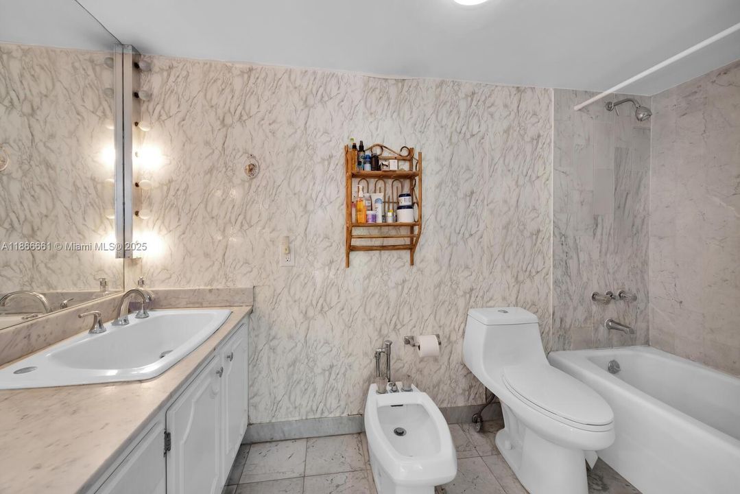 For Sale: $1,149,000 (2 beds, 2 baths, 1404 Square Feet)