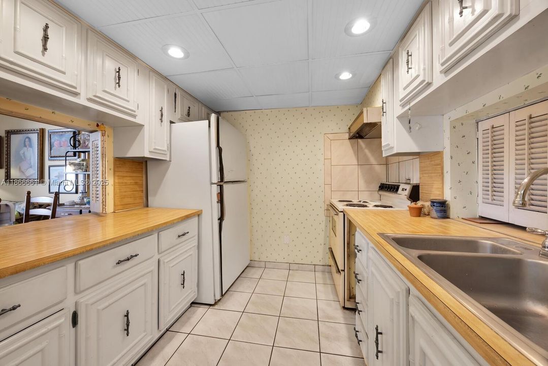 For Sale: $1,149,000 (2 beds, 2 baths, 1404 Square Feet)