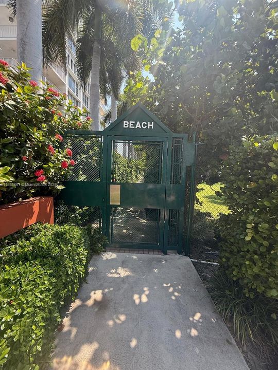 For Sale: $1,149,000 (2 beds, 2 baths, 1404 Square Feet)