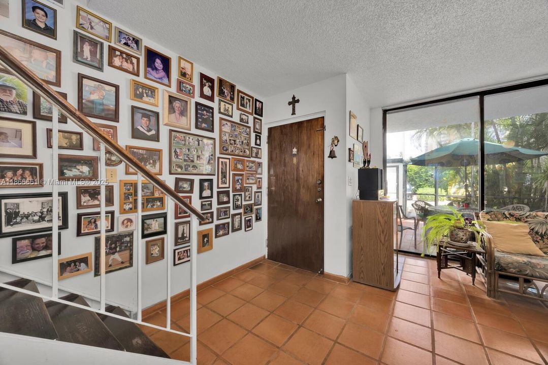 For Sale: $1,149,000 (2 beds, 2 baths, 1404 Square Feet)