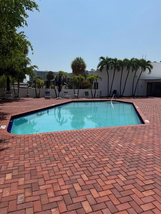 For Sale: $1,149,000 (2 beds, 2 baths, 1404 Square Feet)