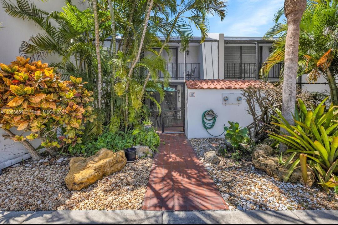 For Sale: $1,149,000 (2 beds, 2 baths, 1404 Square Feet)