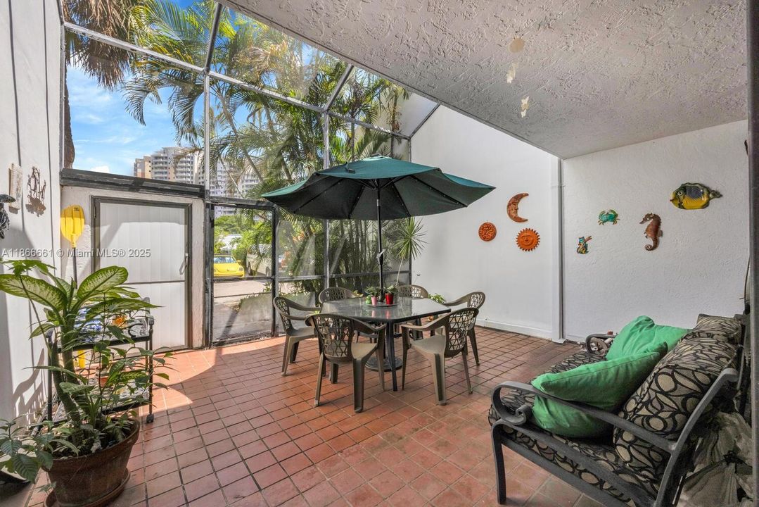 For Sale: $1,149,000 (2 beds, 2 baths, 1404 Square Feet)