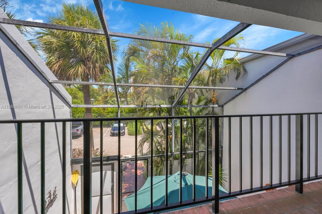 For Sale: $1,149,000 (2 beds, 2 baths, 1404 Square Feet)