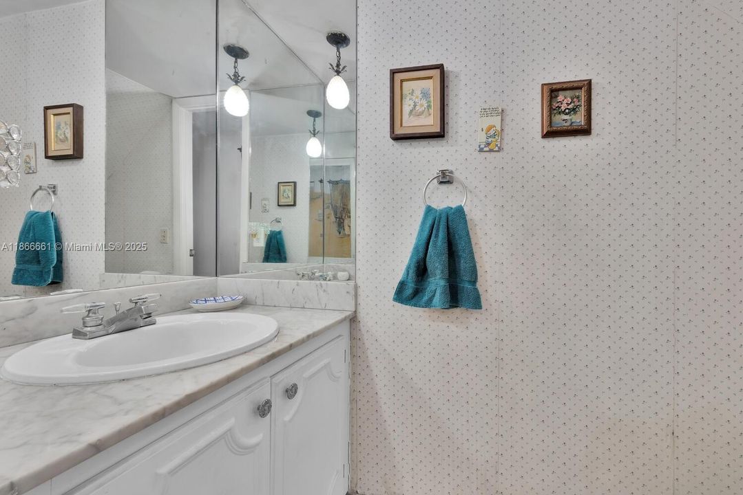 For Sale: $1,149,000 (2 beds, 2 baths, 1404 Square Feet)