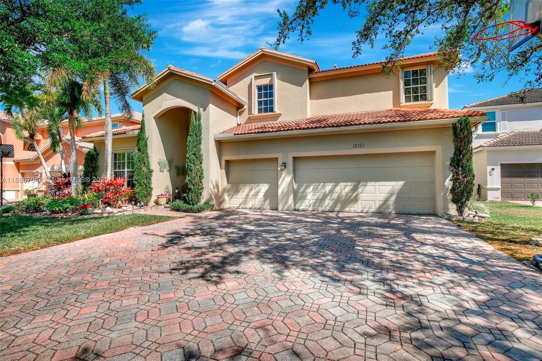 For Sale: $1,350,000 (5 beds, 5 baths, 4225 Square Feet)