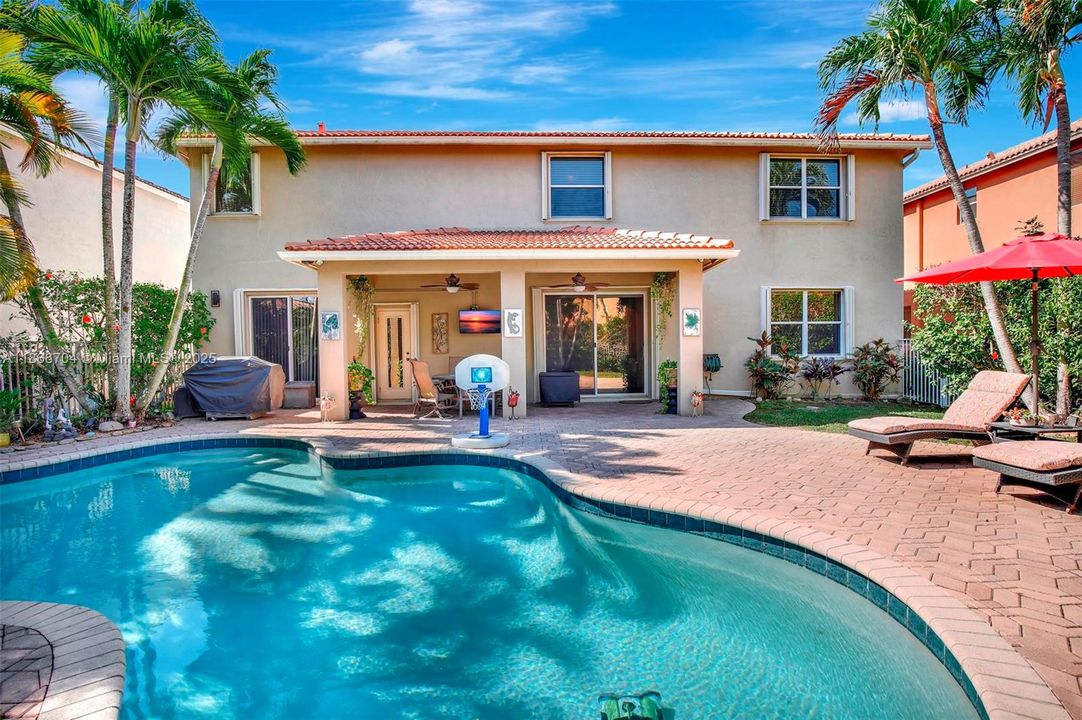 For Sale: $1,350,000 (5 beds, 5 baths, 4225 Square Feet)