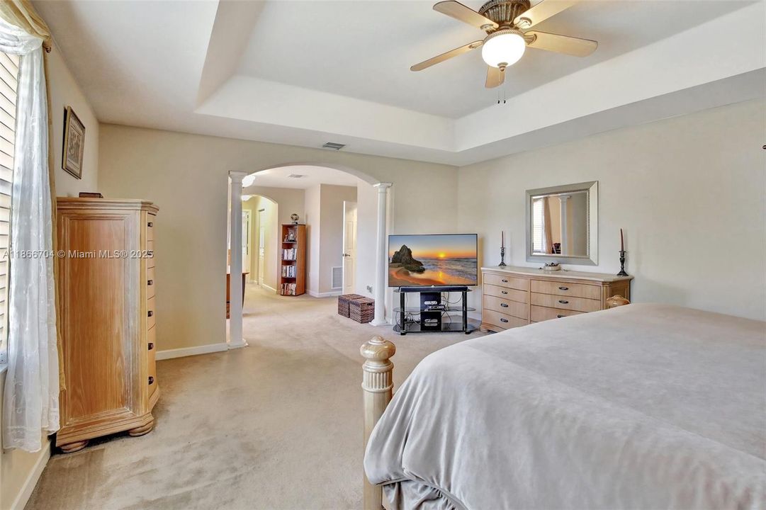 For Sale: $1,350,000 (5 beds, 5 baths, 4225 Square Feet)