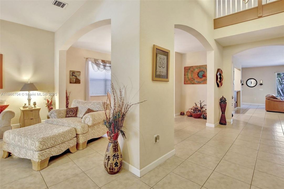 For Sale: $1,350,000 (5 beds, 5 baths, 4225 Square Feet)