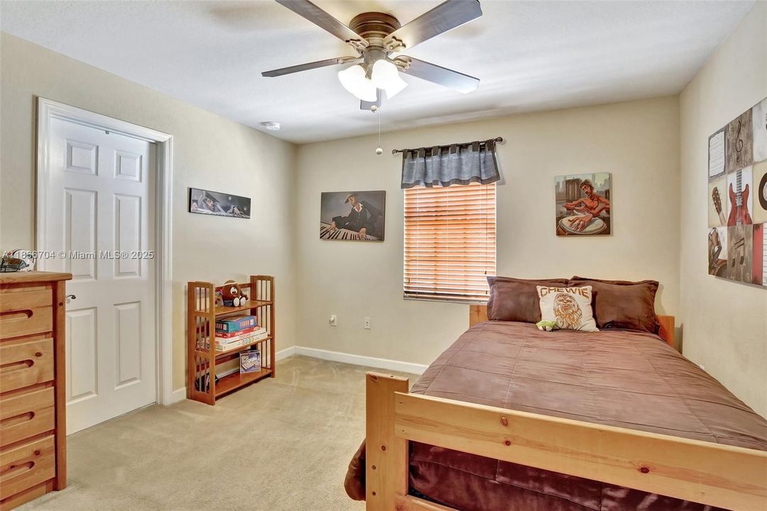 For Sale: $1,350,000 (5 beds, 5 baths, 4225 Square Feet)