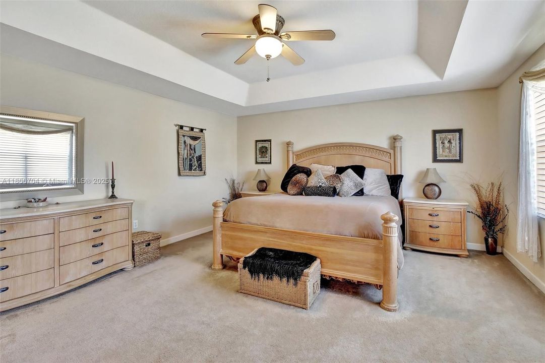 For Sale: $1,350,000 (5 beds, 5 baths, 4225 Square Feet)