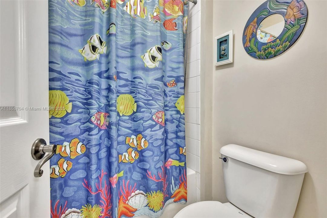 For Sale: $1,350,000 (5 beds, 5 baths, 4225 Square Feet)